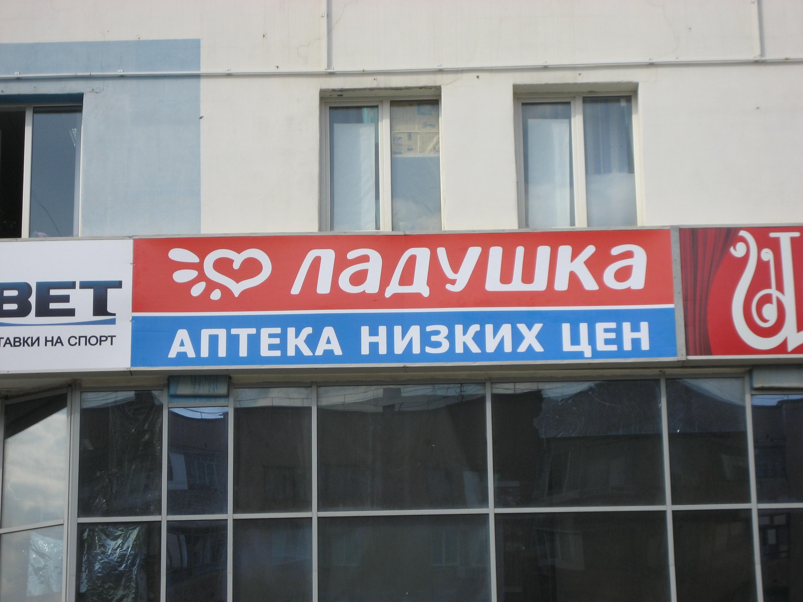 Почему выбирают нас? Потому что мы – ваш надежный партнер в мире рекламы.