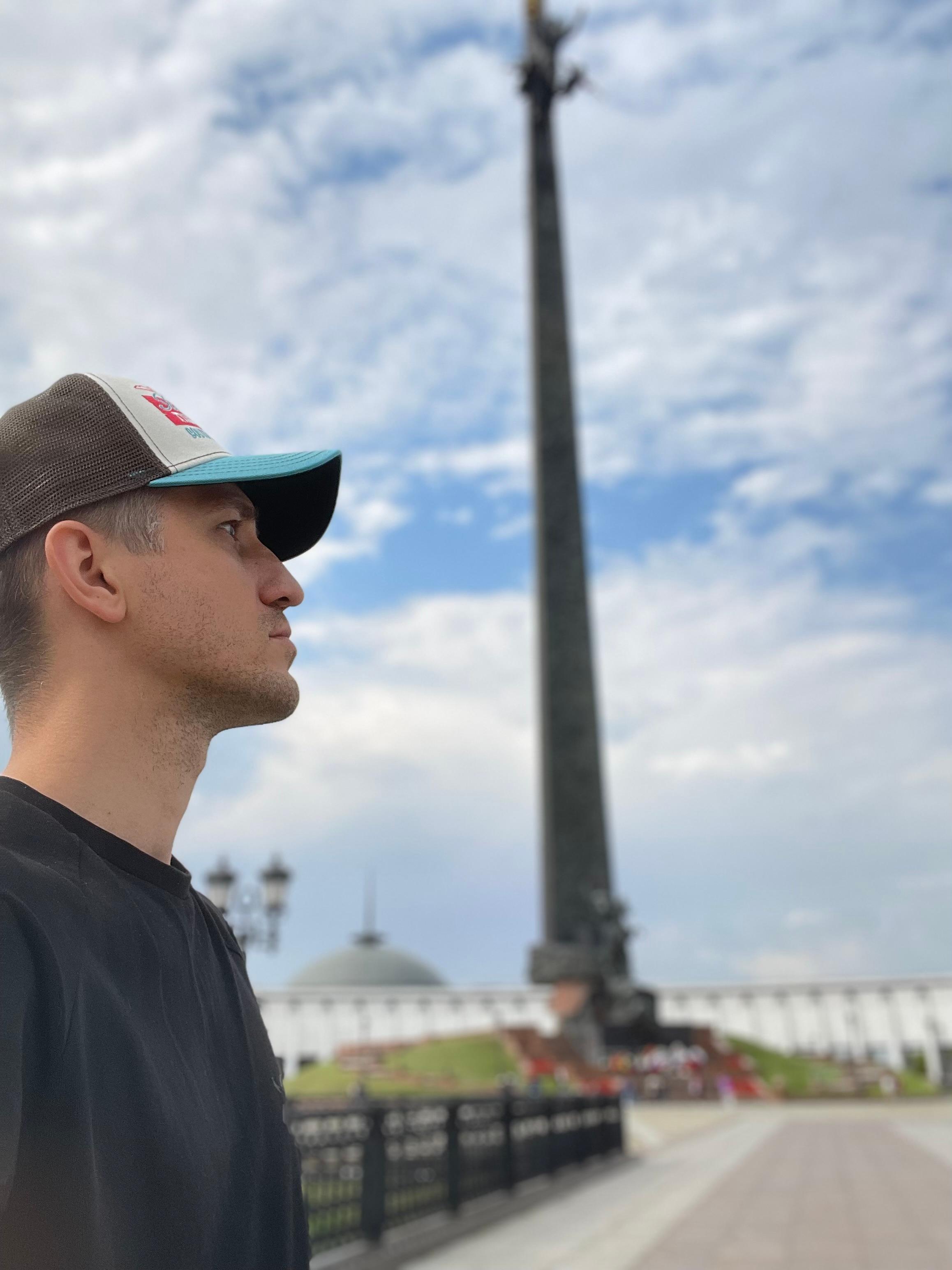 Автор книг, новелл, рассказов.
Писатель-Фантаст