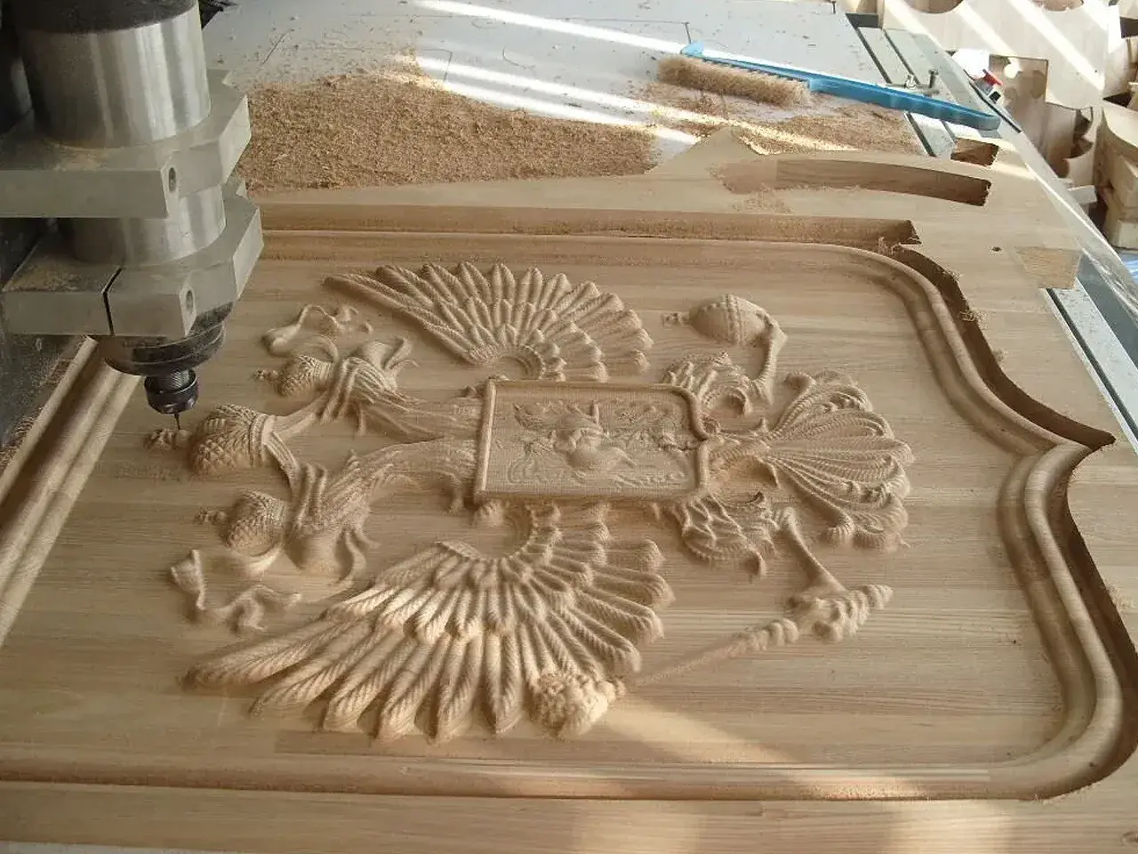 ЧПУ фрезерование древесины и металла